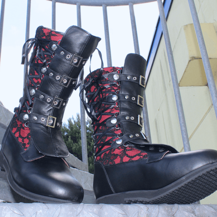 Orthodädische Maßschuhe auf einer Treppe